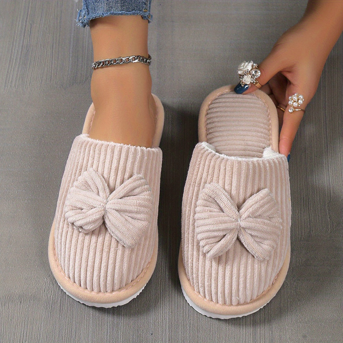 Women’s Cozy Fuzzy Slippers – Cute Bowknot Closed Toe Winter Plush House Shoes