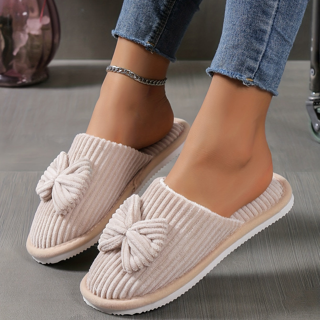 Women’s Cozy Fuzzy Slippers – Cute Bowknot Closed Toe Winter Plush House Shoes