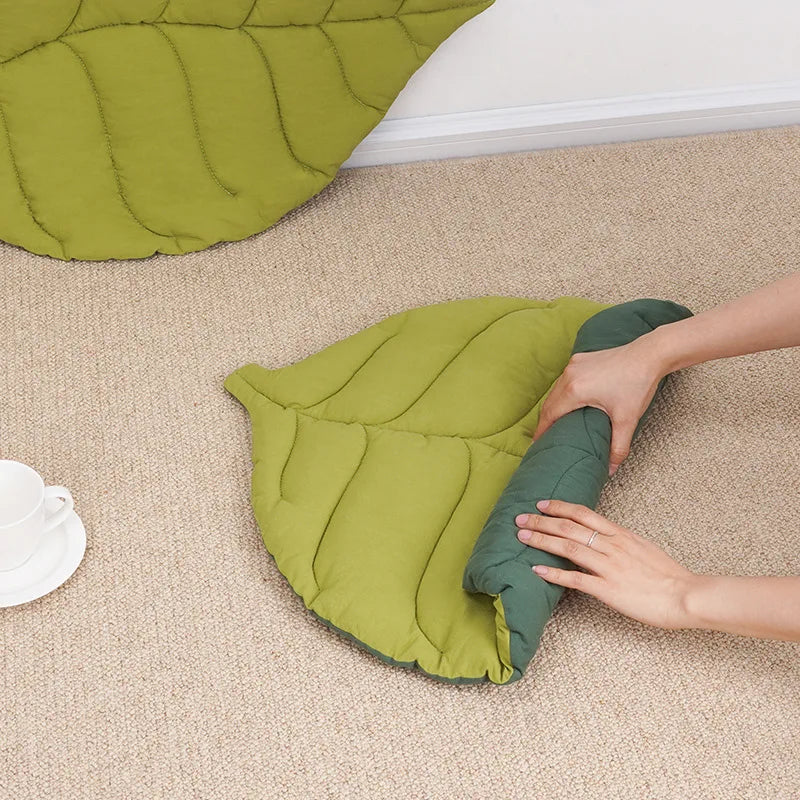 Leaf-Shaped Soft Cotton Cat Bed Mat – Double-Sided, Washable Pad for Cats