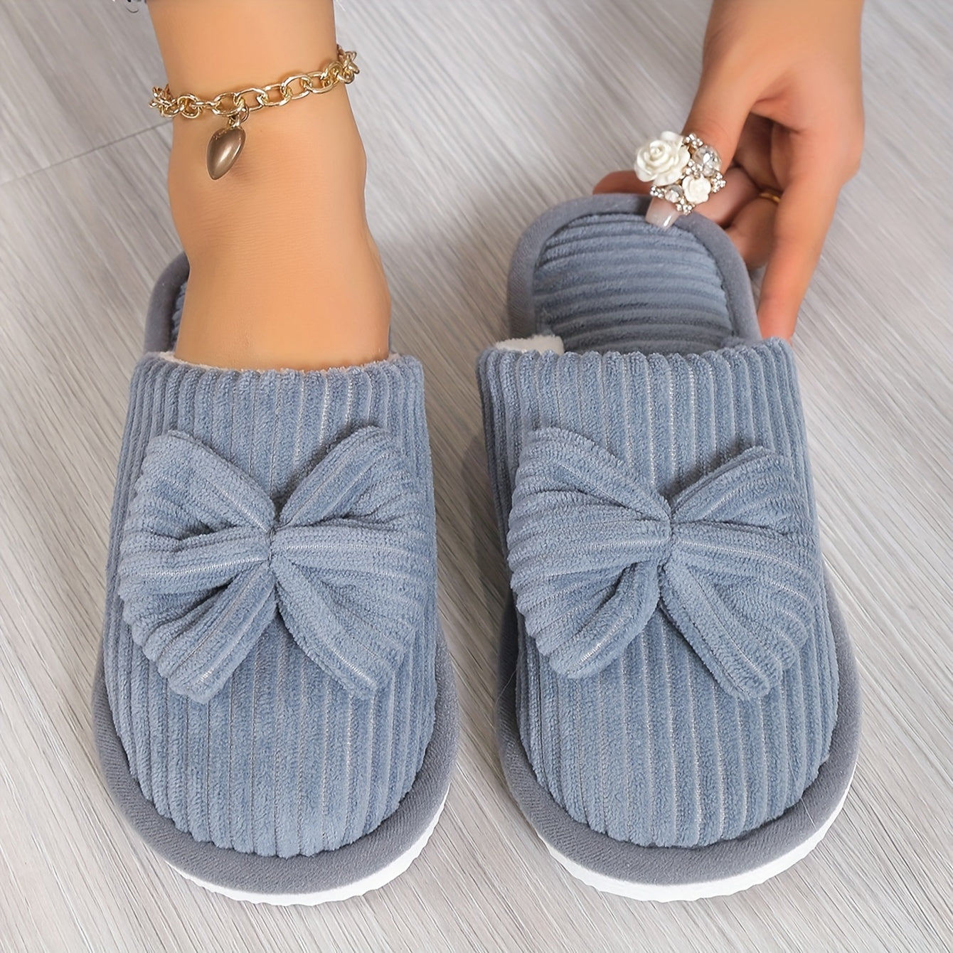 Women’s Cozy Fuzzy Slippers – Cute Bowknot Closed Toe Winter Plush House Shoes