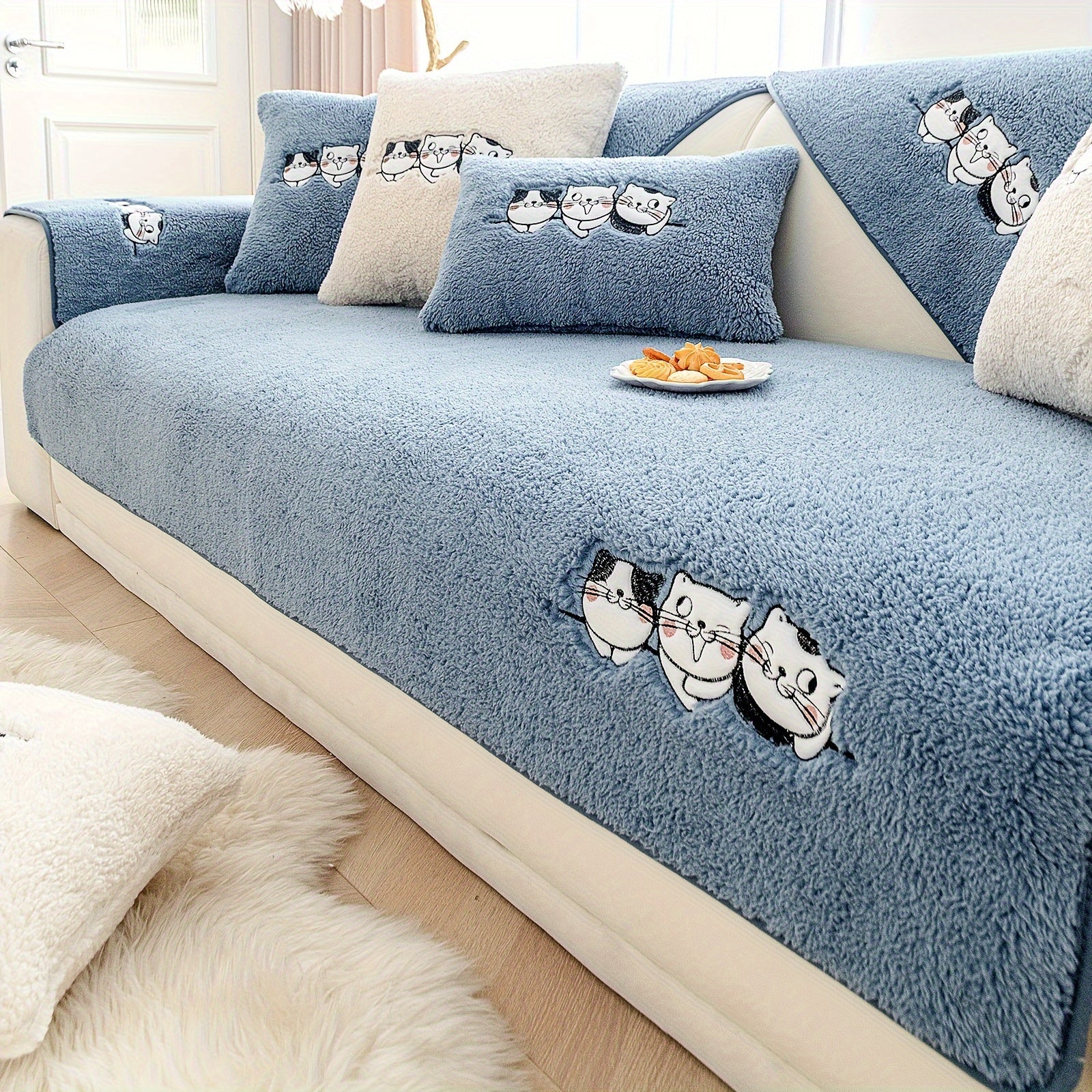 Three Cats Lamb-Knitted Sofa Cushion – Thick, Warm European-Style Cover
