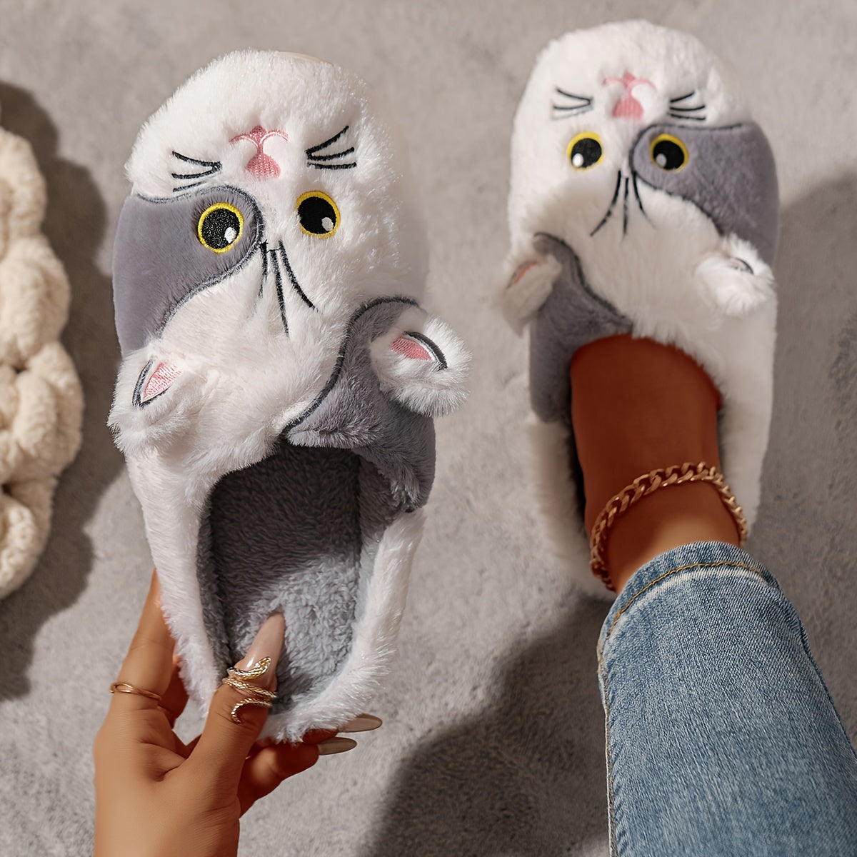 Cute Cartoon Cat Women’s Slippers – Soft Plush, Non-Slip Indoor House Shoes