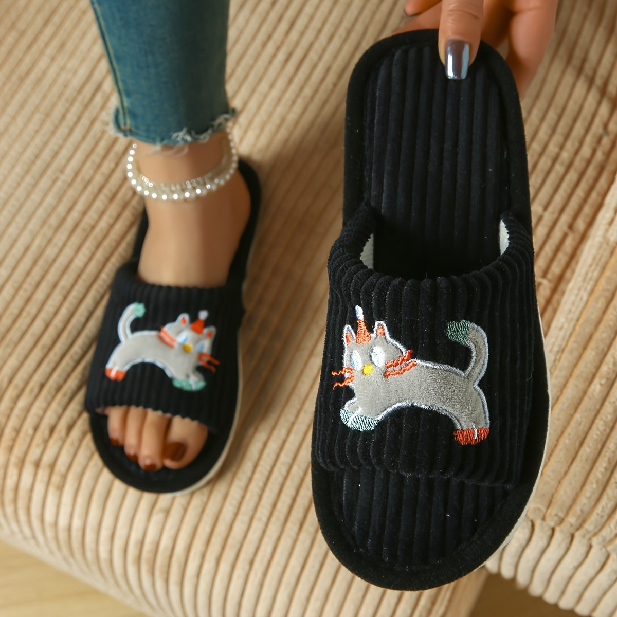 Cute Kitten Slip-On Slippers – Soft, Non-Slip & Cozy