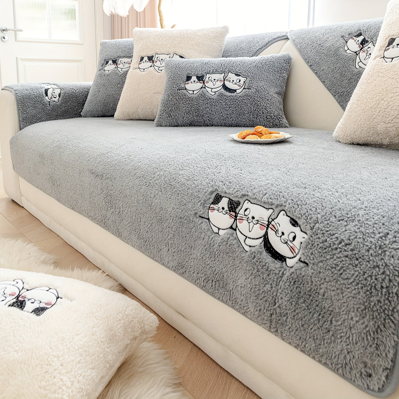 Three Cats Lamb-Knitted Sofa Cushion – Thick, Warm European-Style Cover