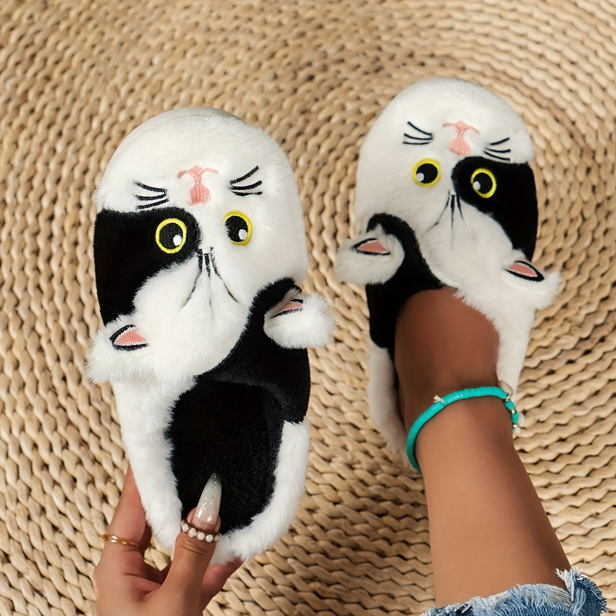 Cute Cartoon Cat Women’s Slippers – Soft Plush, Non-Slip Indoor House Shoes