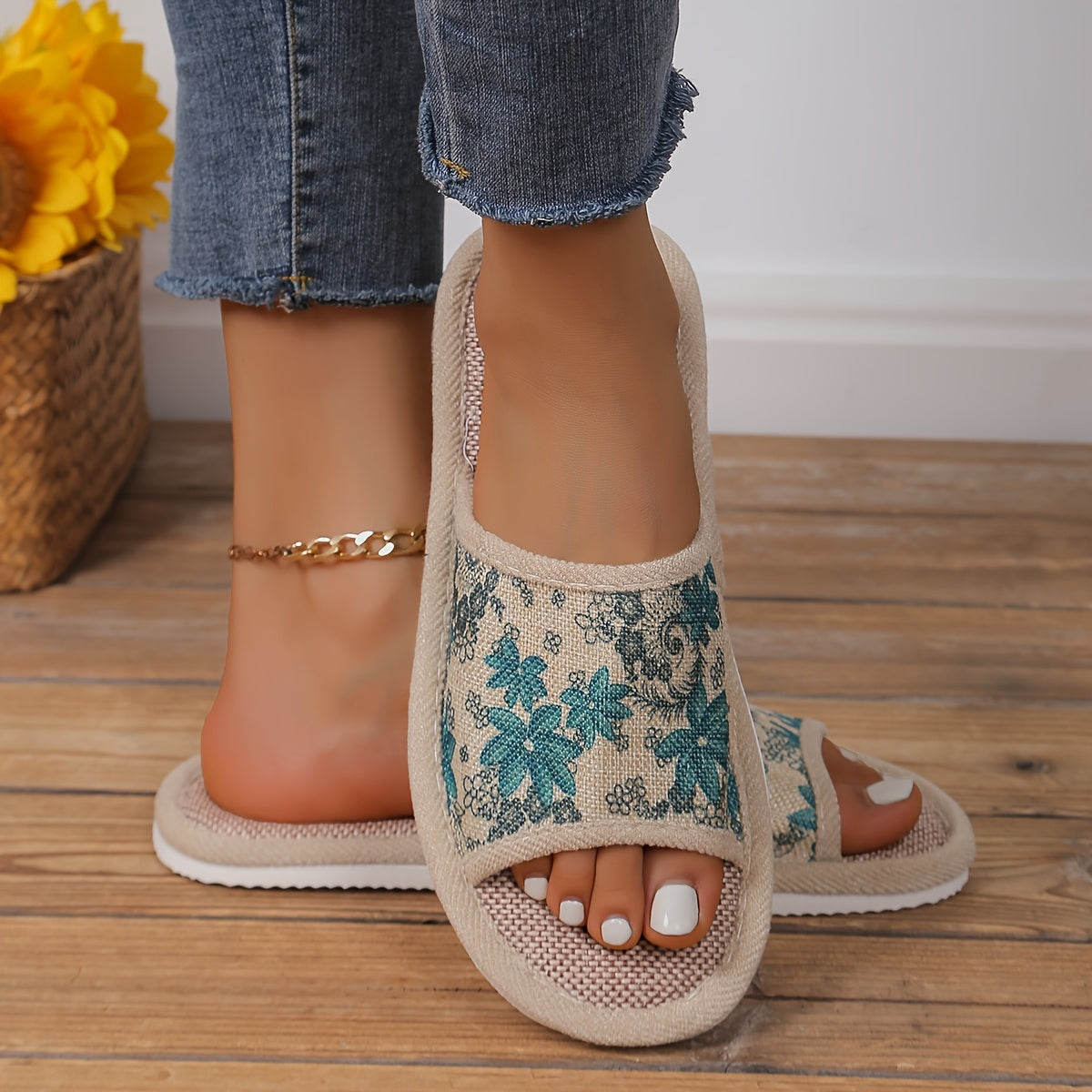 Women’s Floral Linen Slippers – Breathable Open Toe Flat Indoor House Shoes